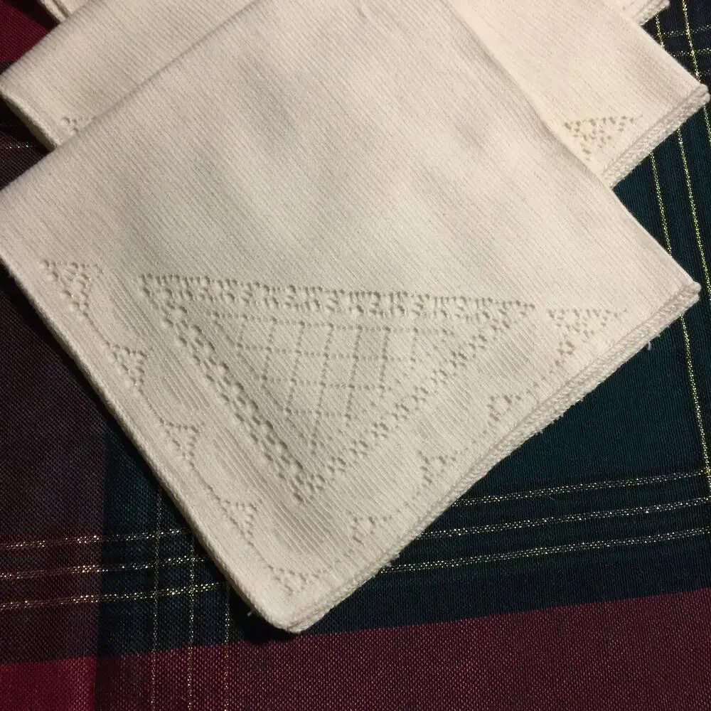 FLAWS Cloth napkins unbranded (4) total